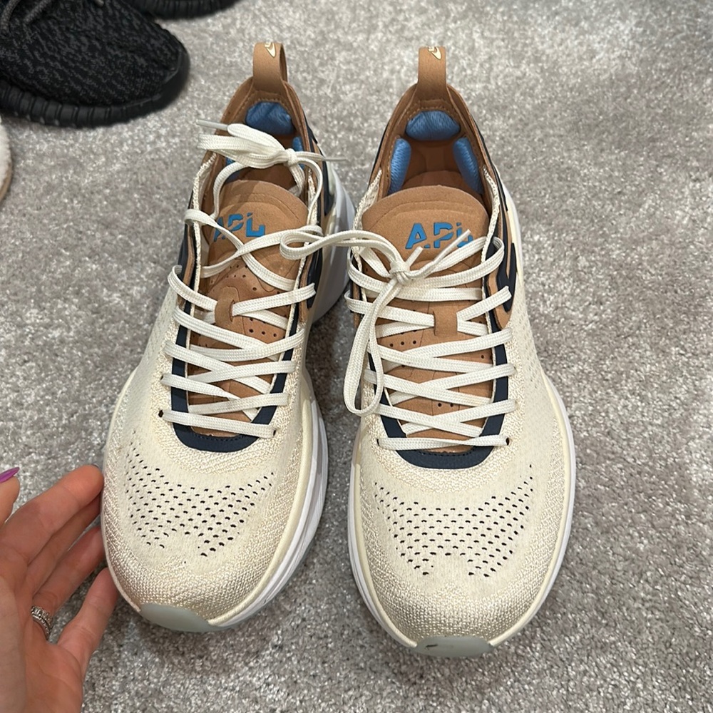 APL McLaran special edition. Worn only twice.